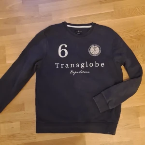 Henri Lloyd tröja - Mörkblå tröja från Henri Lloyd. Väl använd.