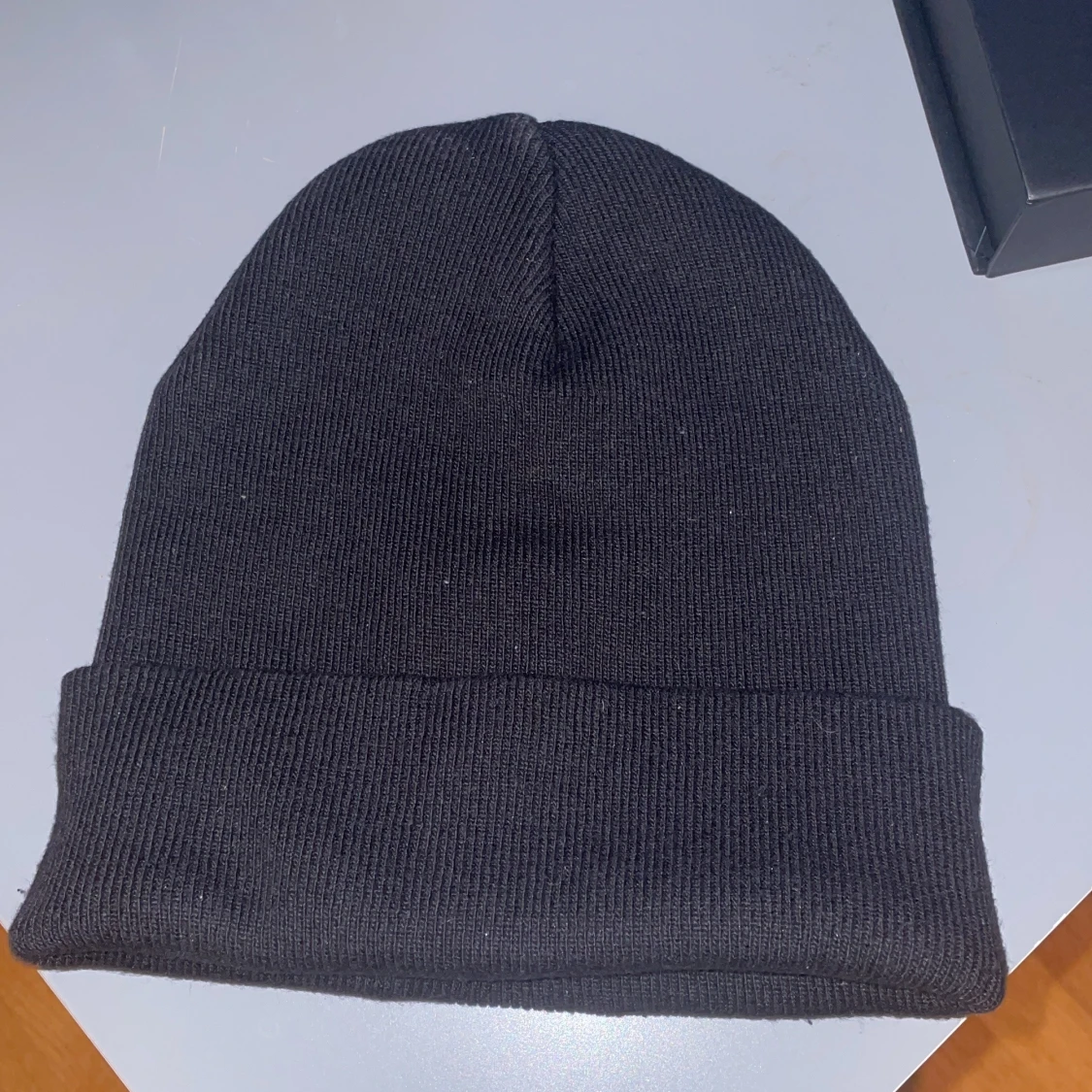 Svart mössa från Hugo boss - 90