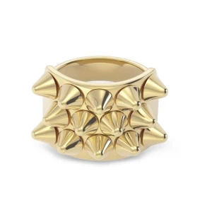 Guldfärgad Edblad Nitring / Peak Ring Gold - Snygg och edgy guldfärgad ring med spetsiga nitar som ger en tuff look. Perfekt för att addera lite attityd till din stil. Ringen är bred och iögonfallande. Storlek L eller 18.5  Nypris: 399kr 