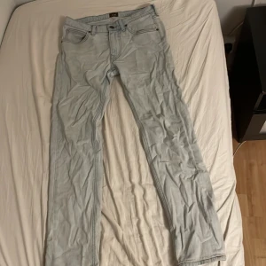 Lee jeans - Lee jeans. De är använda men i mycket bra skick. Kom privat för mer info.