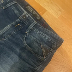 Replay anbass jeans | w30 - Snygga replay jeans 👖 för grischare , model anbass vilket är slim fit, 30-34 men skulle säga dom passar normala 30-32. Nypris 1699kr 😨mitt pris 399kr ‼️👌. Vid frågor osv hör av er 😘
