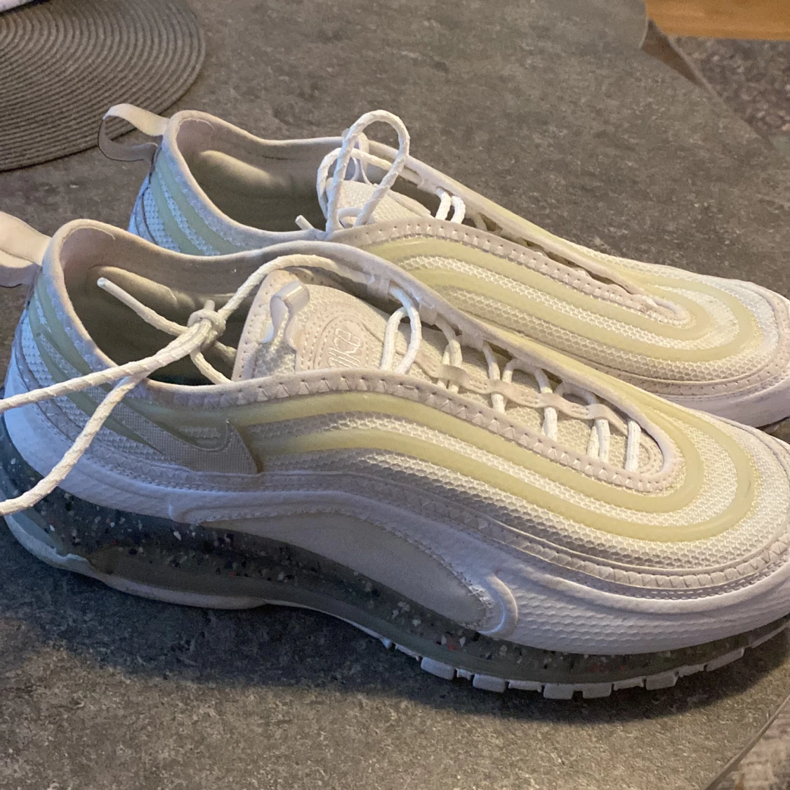 Nike Air Max sneakers i vitt och beige - 91