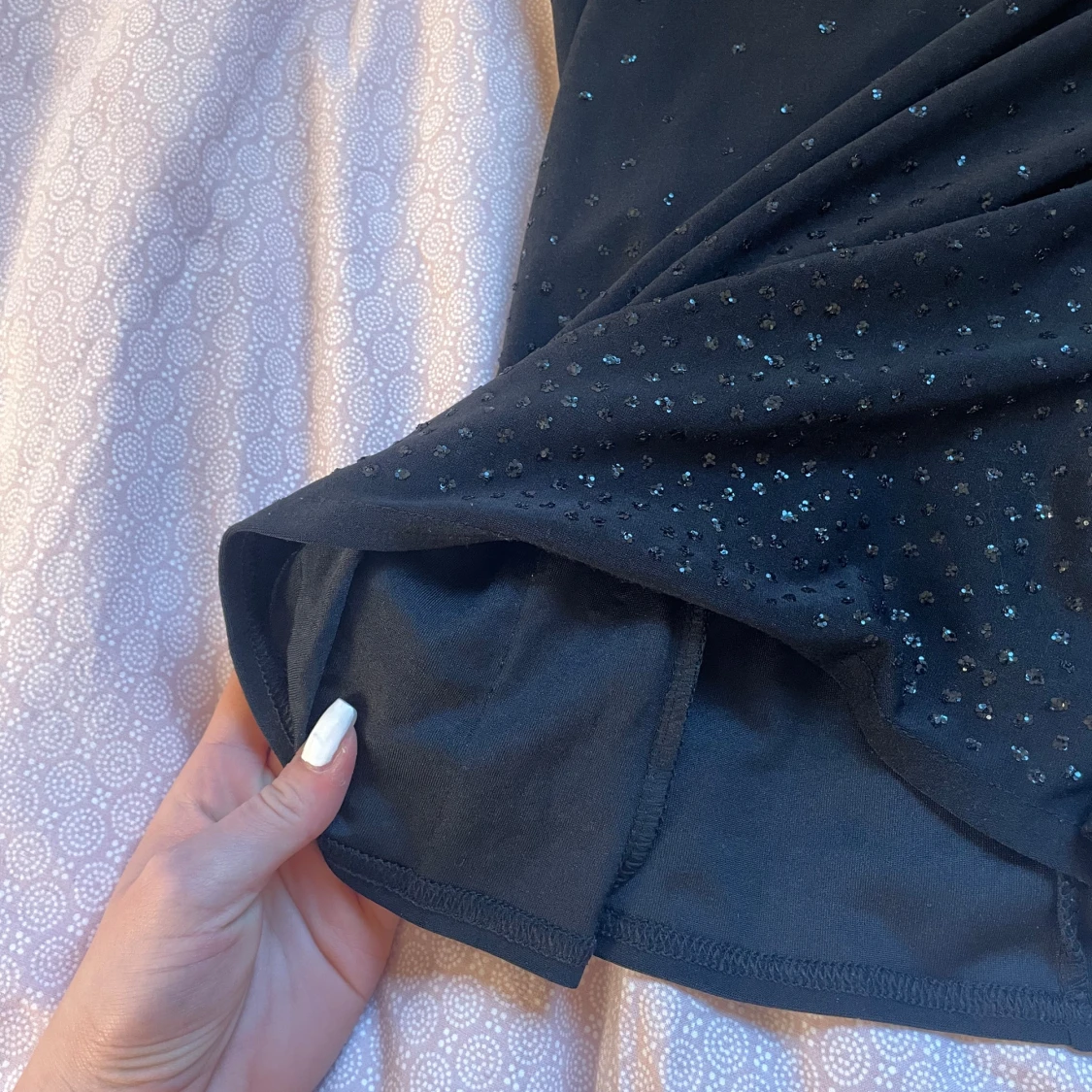 Svart glittrig topp  - 92