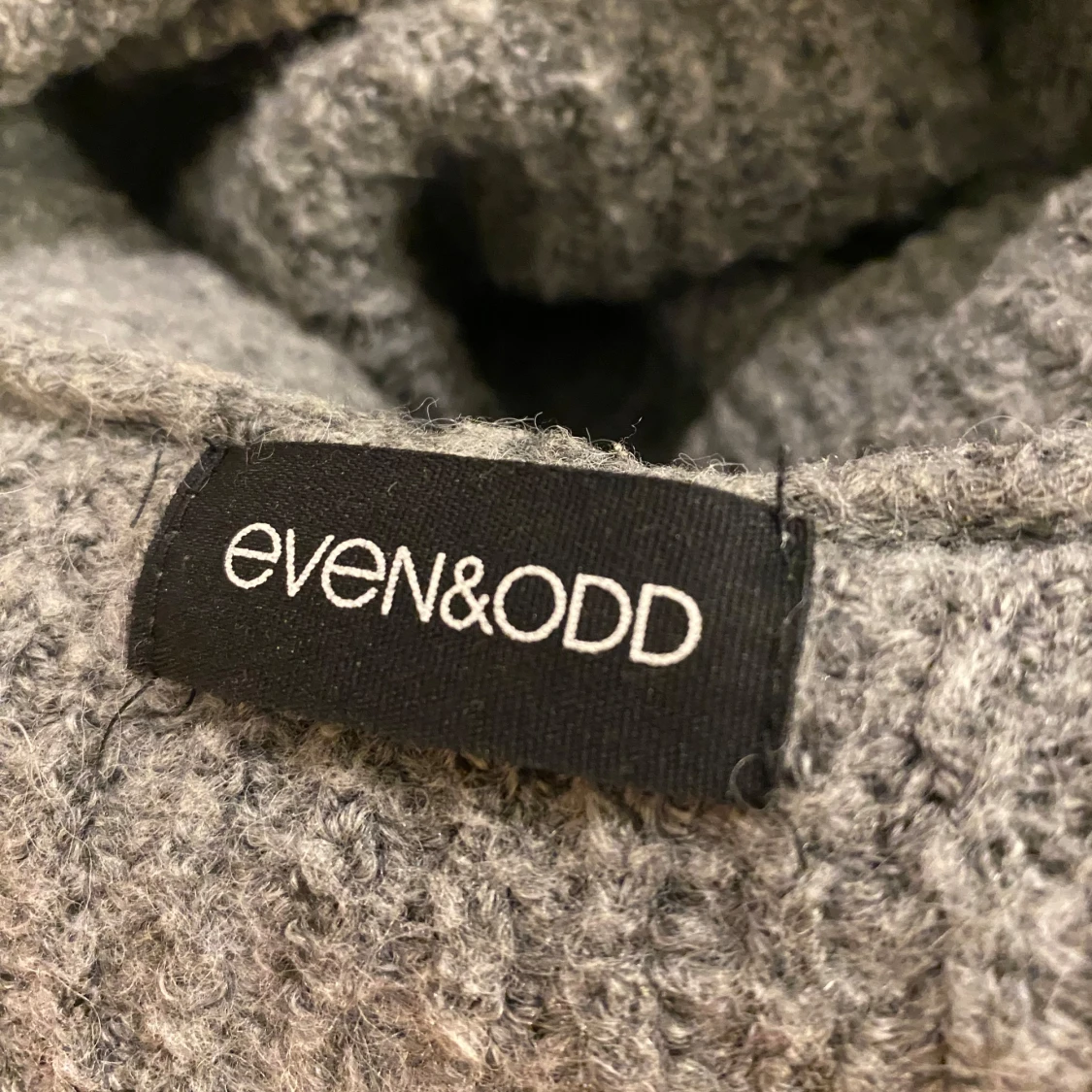 Grå stickad hoodie från Even&Odd - 91
