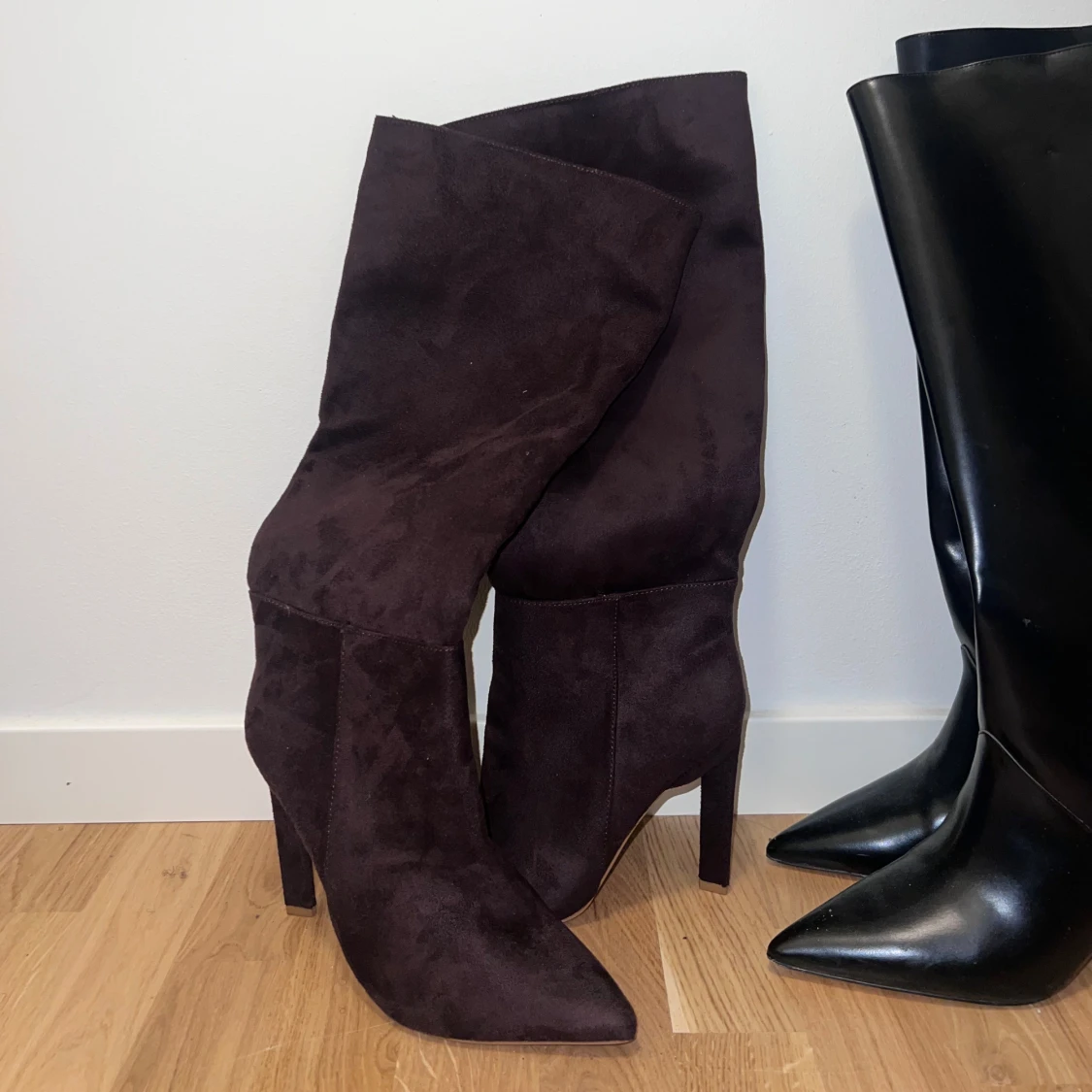 Bruna mockastövlar med spetsig tå