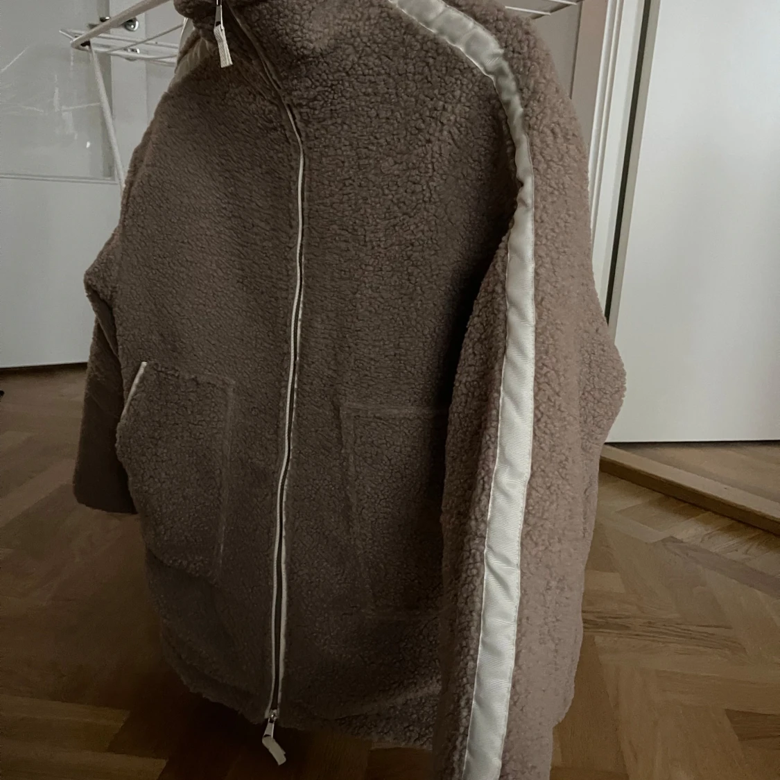 Beige teddyjacka med dragkedja - 90