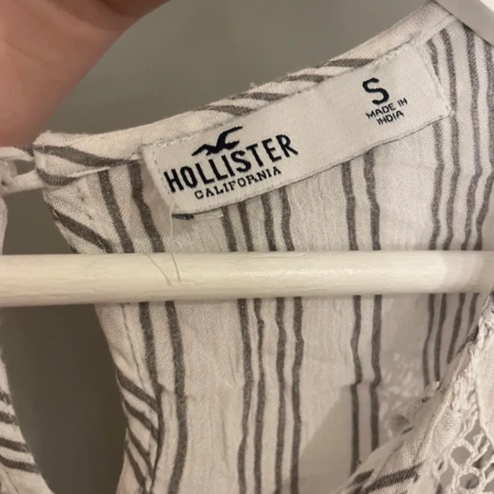 Randig linneblus från hollister . Blusar.