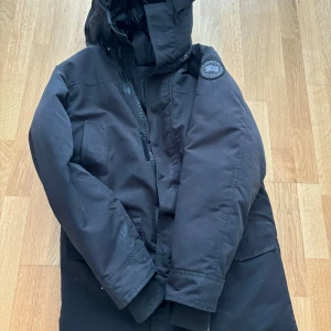 Canada goose jacka  - Säljer min canada goose jacka. Jag kan även tänka mig att byta den.