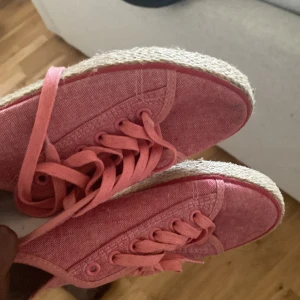 Skor  - Säljer pågrund av flytt