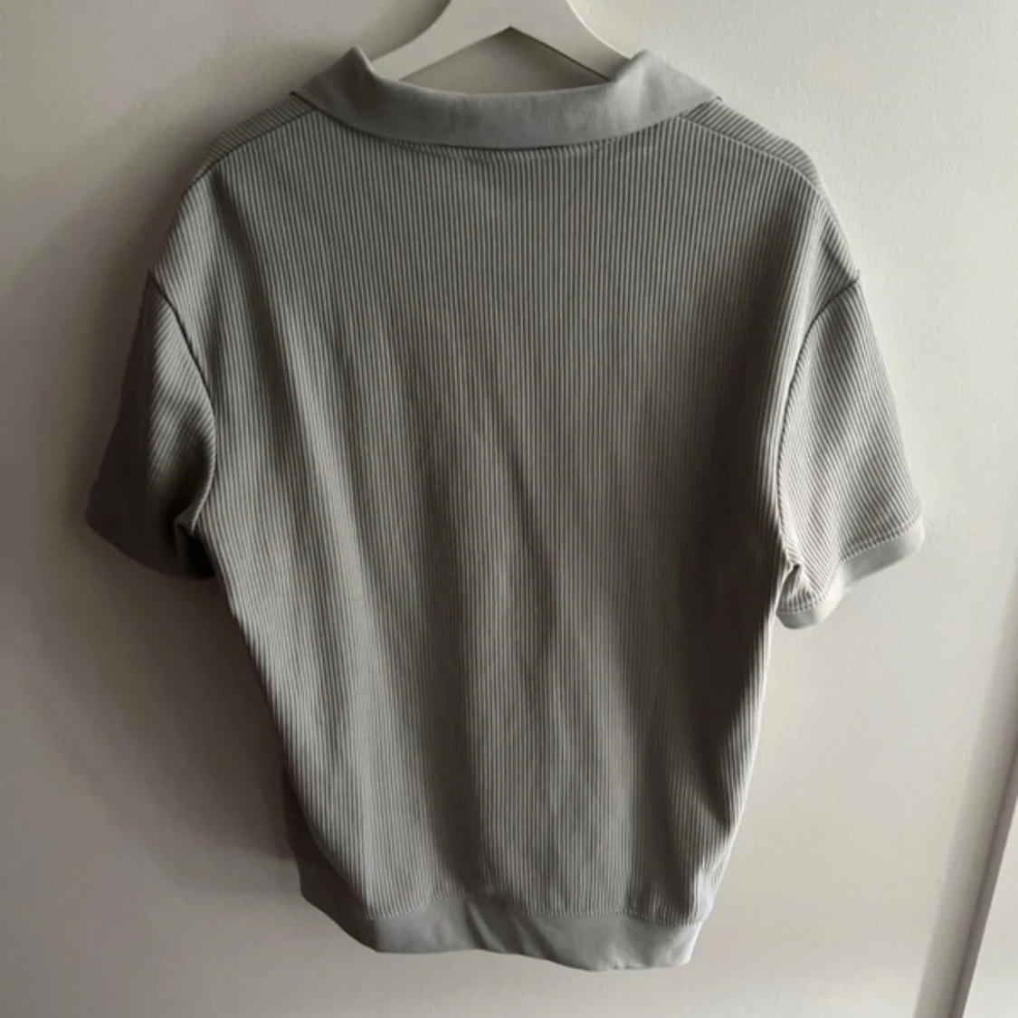 Grå pikétröja från Zara - 90