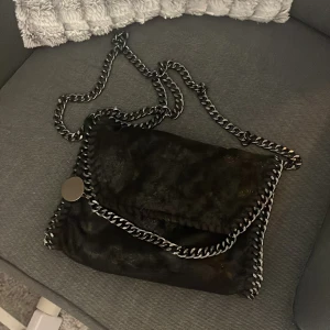 Handväska - Skitsnygg rymlig handväska!🤪 