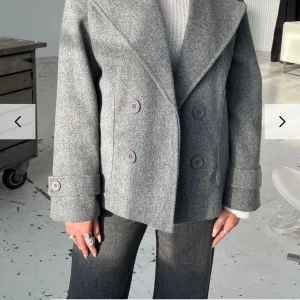 design by si kappa - design by si kappa storlek small, bra skick!!  kan ta egna bilder vid intresse💕💕