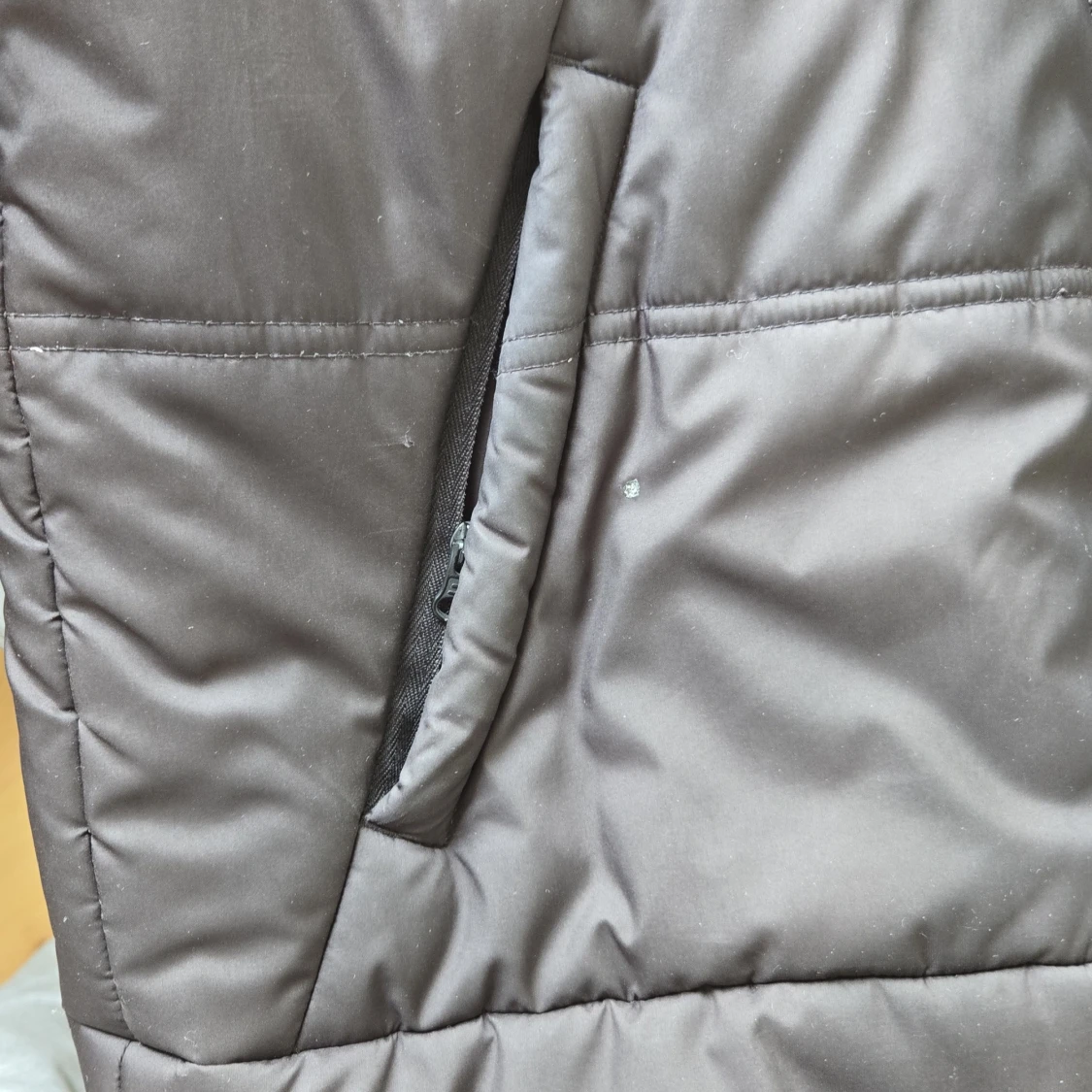 Svart pufferjacka från Tommy Hilfiger - 93