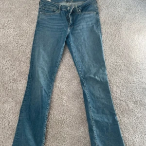 Jeans - Jeans från Levis! Säljer då de inte kommer till användning🙌🏼🩵