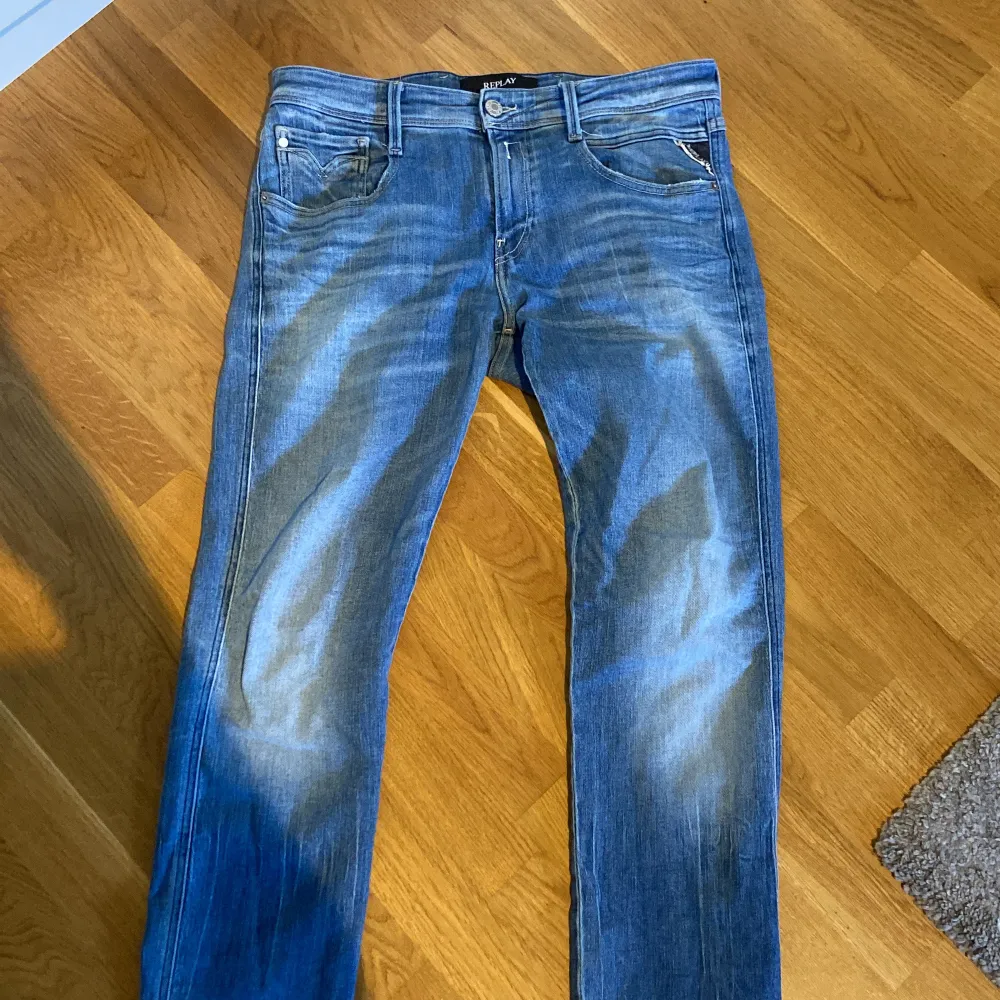 strl 30/32 säljer pga fel storlek . Jeans & Byxor.