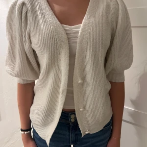 Stickad kofta - Super söt och stilren stickad tröja 