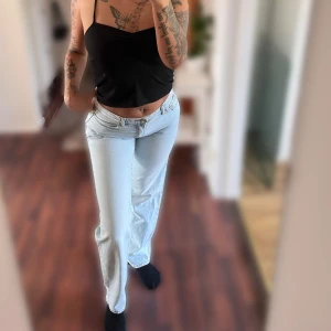 Jeans - Helt nya jeans från Ginatricot Använda endast vid ett tillfälle Storlek S, kan även passa M Nypris 699kr