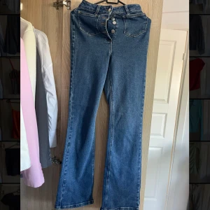 NAKD - Raka/bootcut jeans från NAKD.  Använd ett fåtal gånger.  Långa (jag är 1.70)