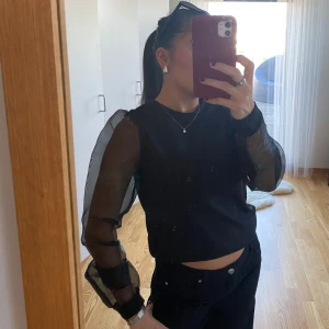 Tröja  - Perfekt långärmad festtröja i storlek XS. Använd 1 gång 