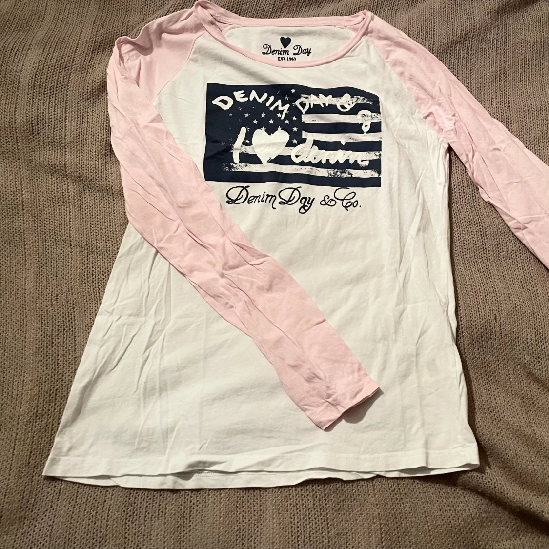 Vit och rosa långärmad tröja från Denim Day - 1