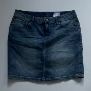 Jeanskjol - Fin jeanskjol som tyvärr är för stor för mig, skriv vid frågor!