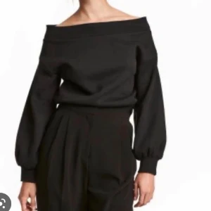 Off shoulder sweatshirt  - Off shoulder topp från H&M, aldrig använd!
