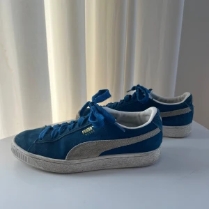 Puma suede - Säljer pga kommer inte till användning länge! Super snygg färg till jeans på vår o sommar💕 ny pris: 749kr