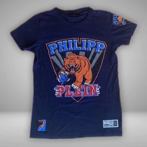 Philipp Plein T-shirt  - Ovanlig Philipp Plein T-shirt i bra skick. Priset kan diskuteras vid snabb affär!