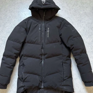 Sailracing jacka - Säljer min sailracing jacka som har blivit för liten Storlek S