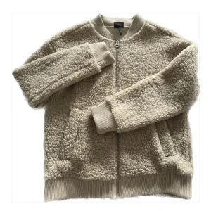 Teddy jacka  - Intressekoll på min fina Teddy jacka som tycörr inte får plats i garderoben längre 🐻