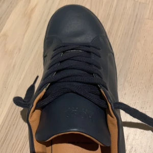 Hugo boss skor, Storlek 40 - Skorna är använda en gång 