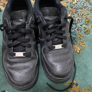 Black air force 1 - Storlek 38