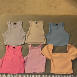 6 pack toppar - 6 stycken ribbade och croppade toppar i olika färger, ifrån Shein och H&M. Bra skick och xs eller s på allihopa. 