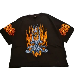 tvärfet affliction liknande t-shirt - 🔥intressekoll på min asfeta, super baggy, rare 2000s heavy-weight tisha🤑🤑💯 kom med bud eller byten🙏🙏