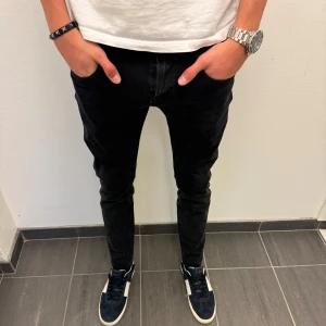 Replay anbass hyperflex jeasn  - // Replay anbass hyperflex jeans  | Grymt skick | Nypris runt 2000 | Storlek W30 / L32 | Kontakta för fler frågor eller funderingar // Deluxe Closet