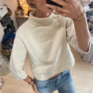 Tröja - SUPER snygg tröja💕den är benvit❣️JÄTTE bra kvalitet 100% ull