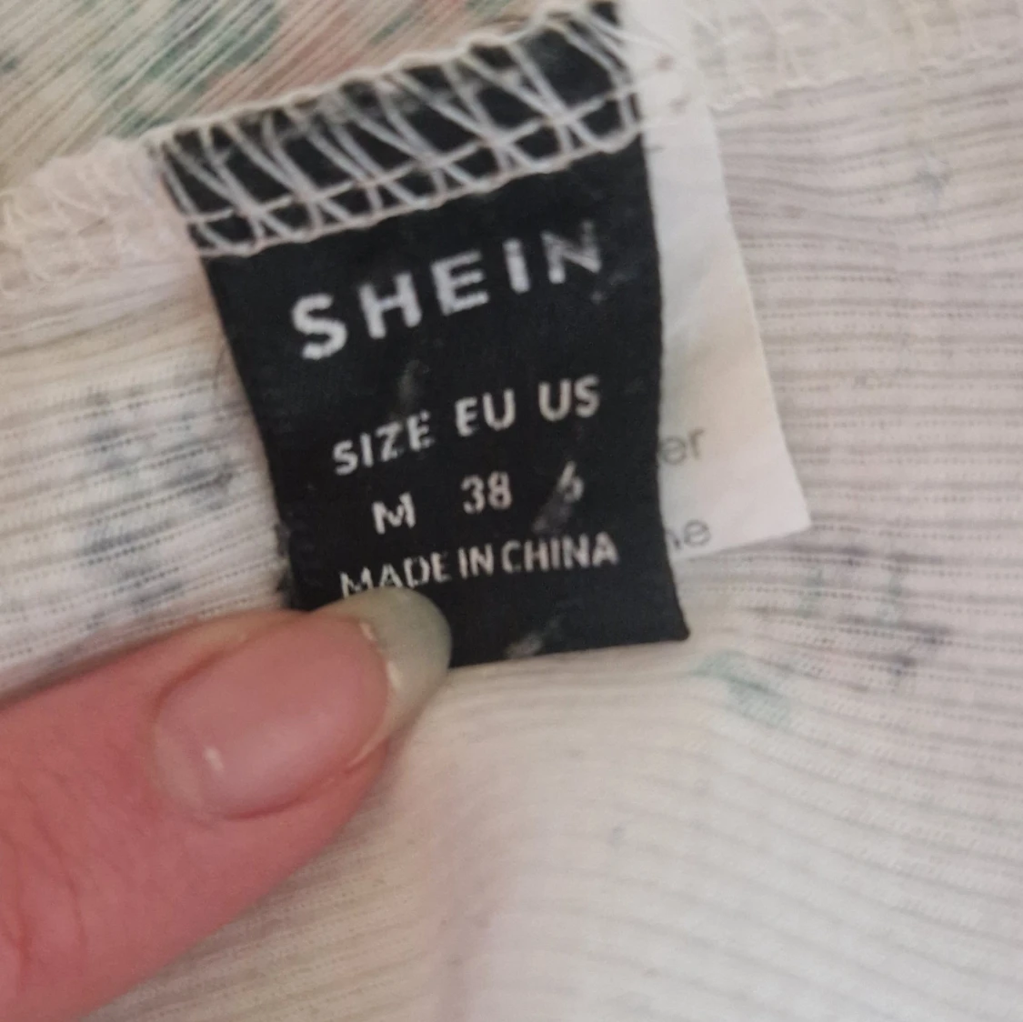 Vit blommig croppad topp - 93