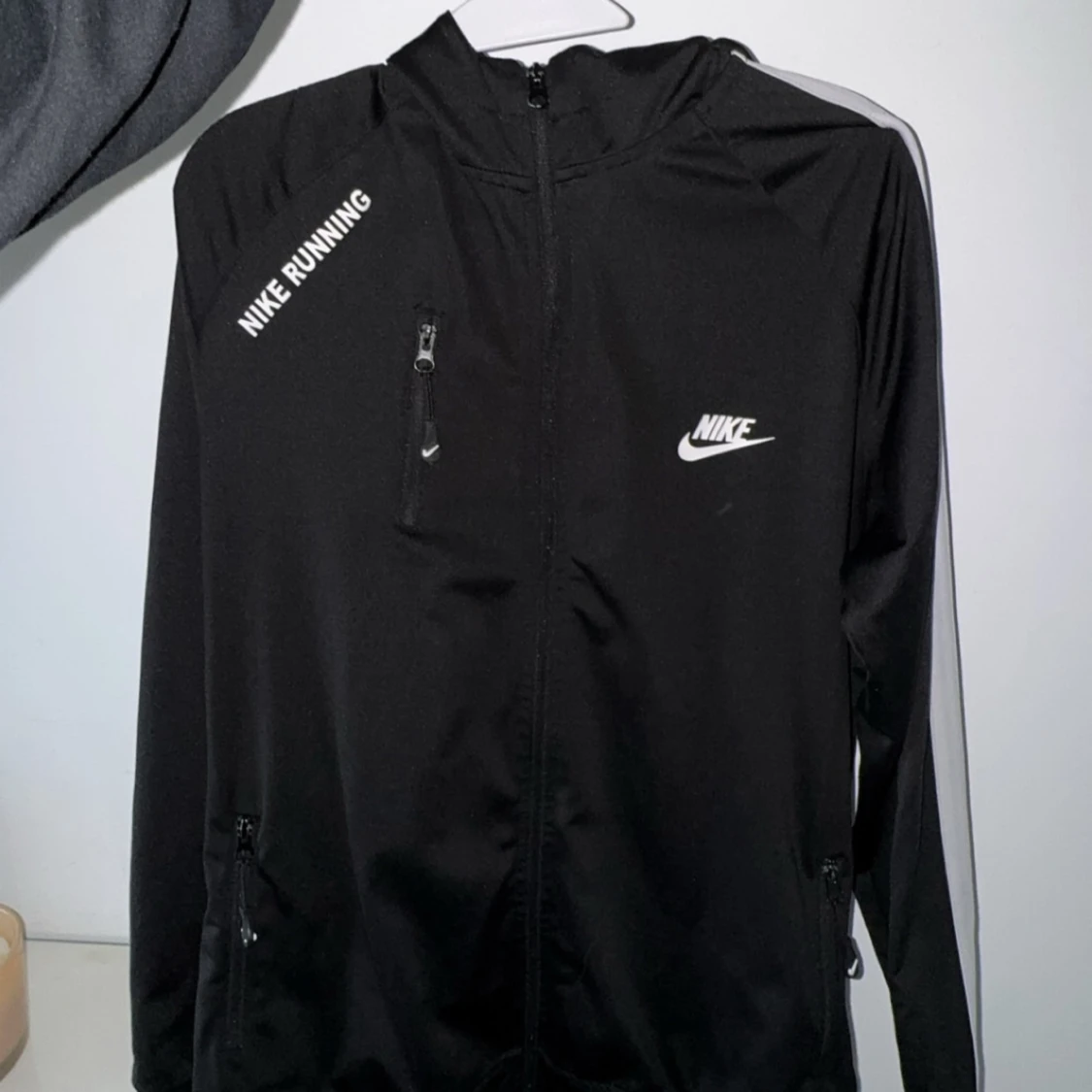 Svart träningsjacka från Nike