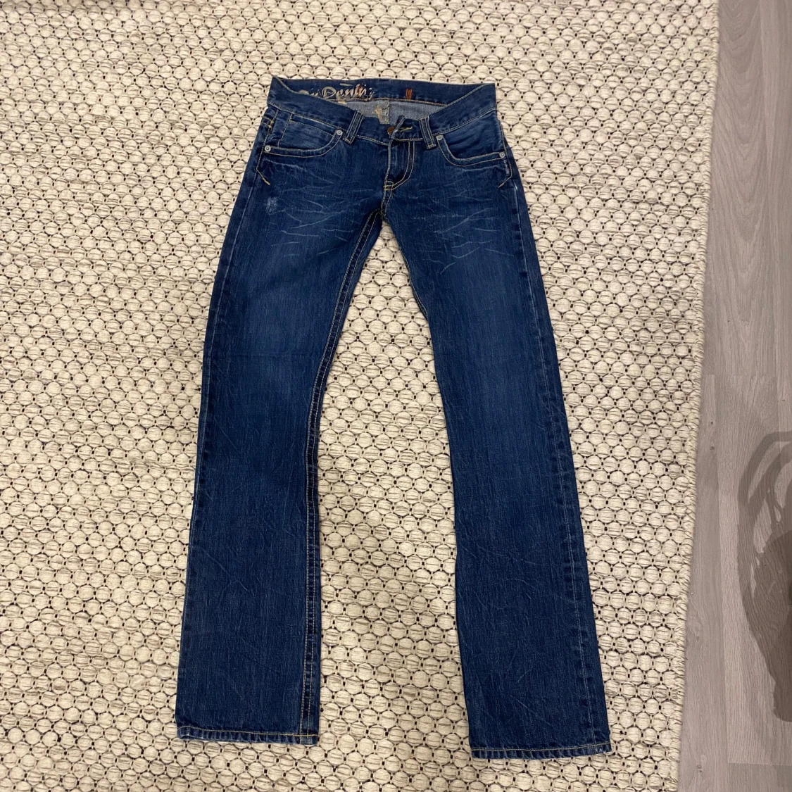 lågmidjade bootcut-jeans med fickor - 92