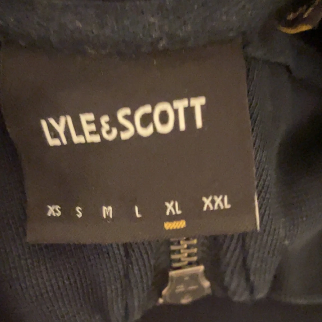 Mörkblå tröja från Lyle & Scott - 90