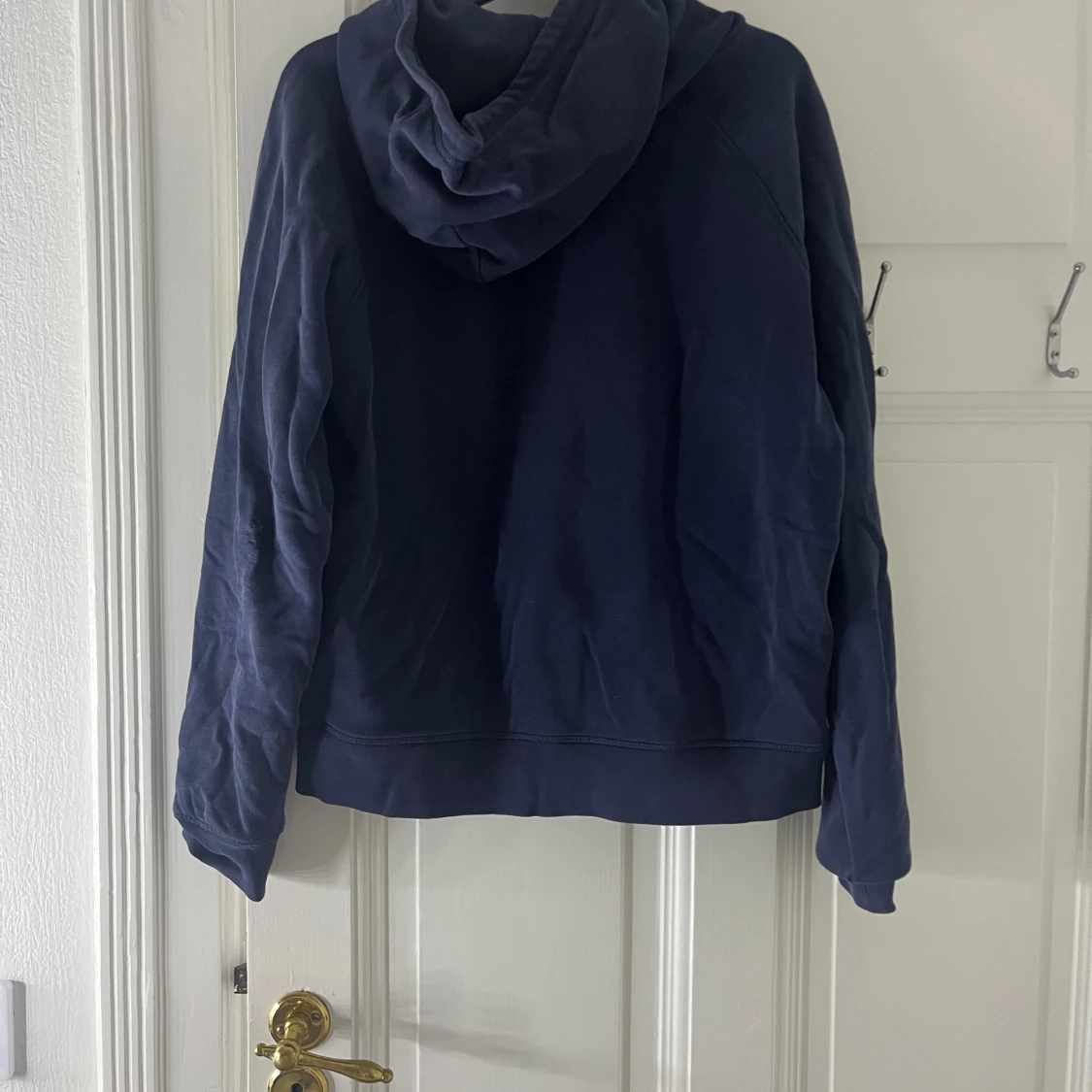 Mörkblå hoodie från GANT - 90