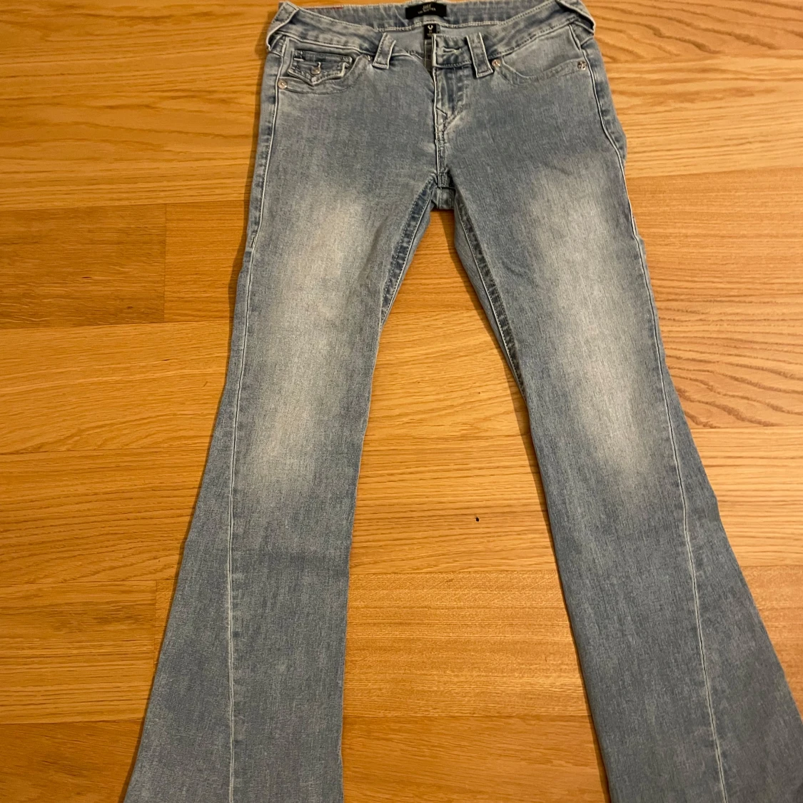 Blå jeans från true religion i modellen joey - 90