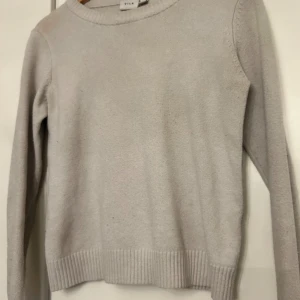 Stickad tröja VILA - Stickad tröja från vila, perfekt till hösten, våren och vintern.