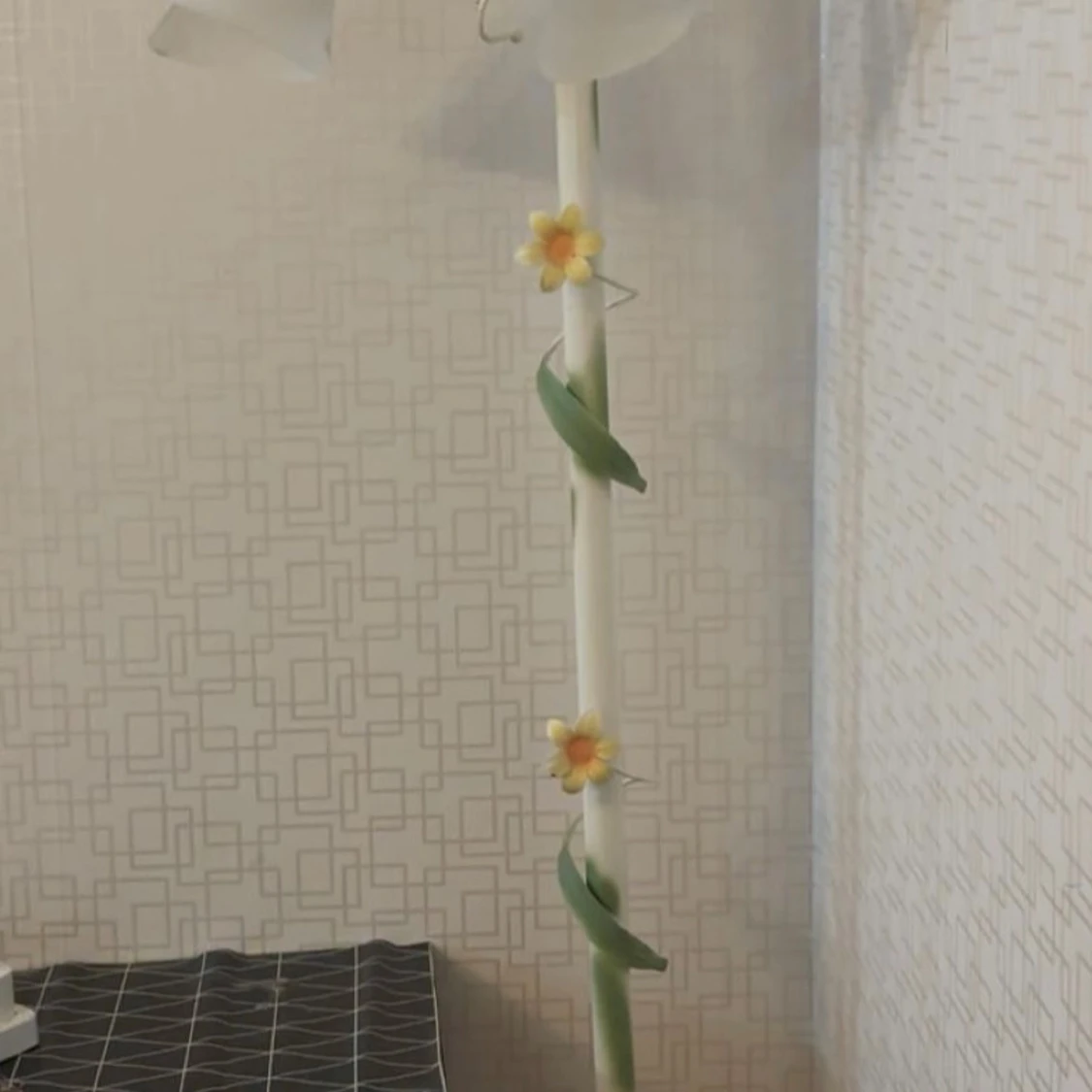 En vacker stå lampa med dekorations blommor - 92