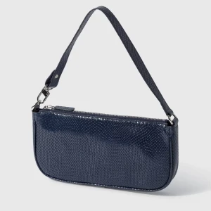 Väska - Liten axelremsväska från By Far, i modellen Rachel. Mörkblå med ormskinnsmönster. Läder. Nypris 2500. 