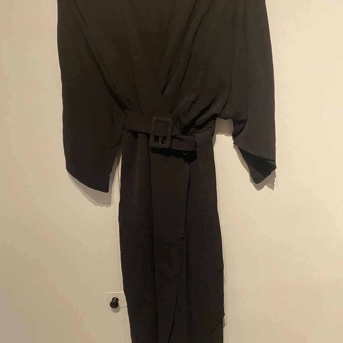 Svart klänning med bälte från SHEIN - 91