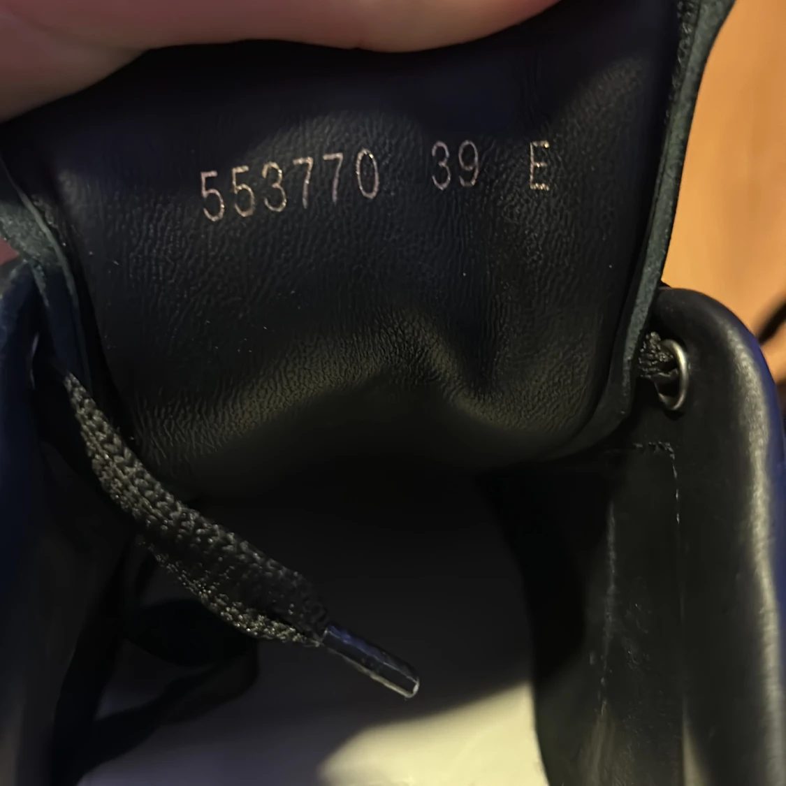 Svarta sneakers från Alexander McQueen - 4