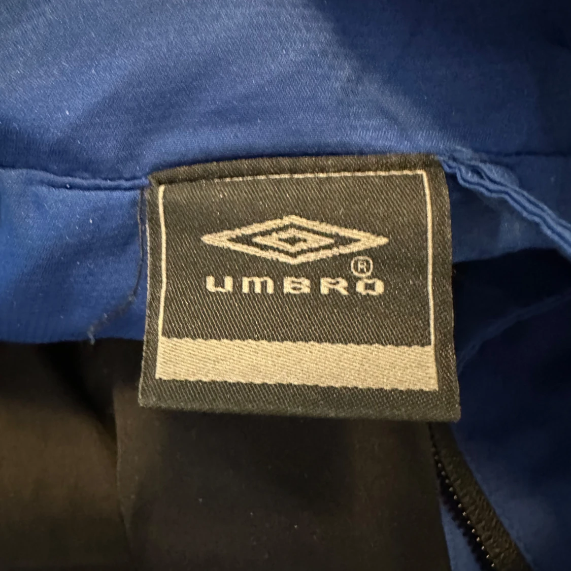Blå vindjacka från Umbro - 92