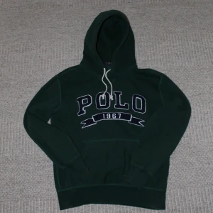 Ralph lauren hoodie - Super fet hoddie från Ralph lauren | skick 8/10 inga defekter | S | hör av dig vid frågor 🌟|