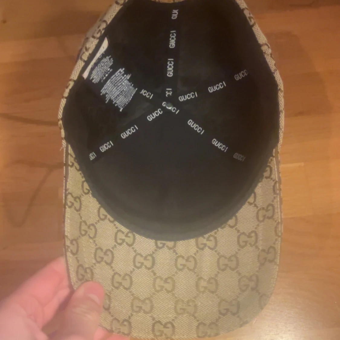 Guld/biege keps - 90